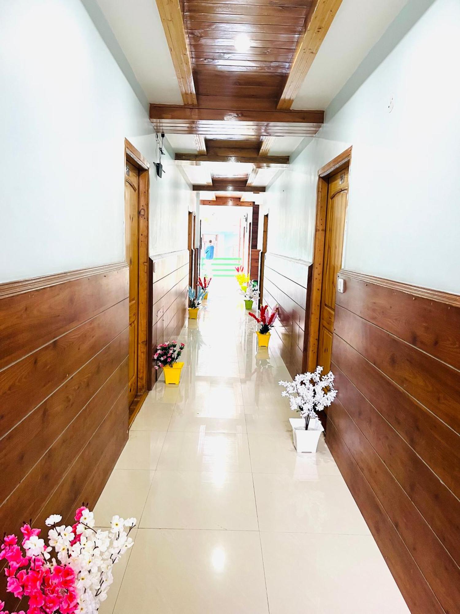 Vista Resort, Manali - ! Near Mall Road !! Hot & Cold Ac Rooms !! Best Selling !! Big Parking !! Luxury Collection !! Open Terrace !! Lift !! Playing Zone !! Property Of The Year ! Exterior foto
